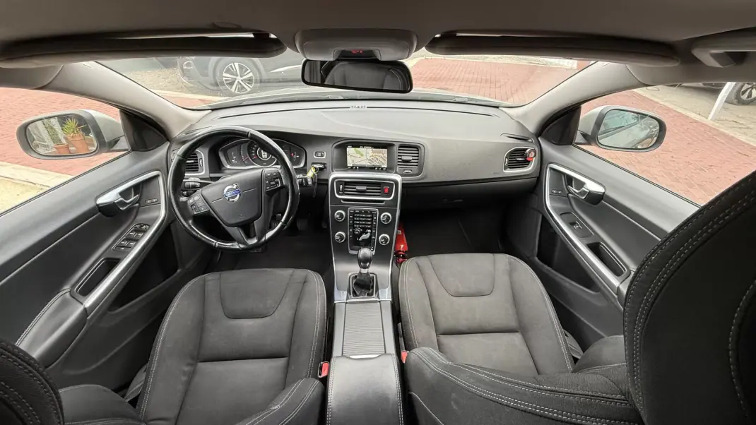 Volvo V60 2015 - 9990 EUR, 265000 km - 265000km - foto 17 de 25