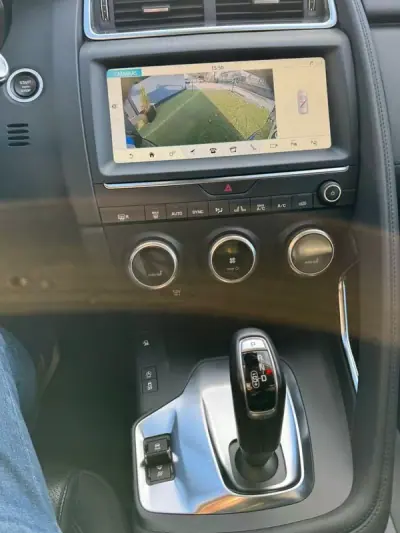 Jaguar E-Pace 2019 - 28500 EUR, 98000 km - AUTO.MOTO.pt - 98000km - foto 14 de 33