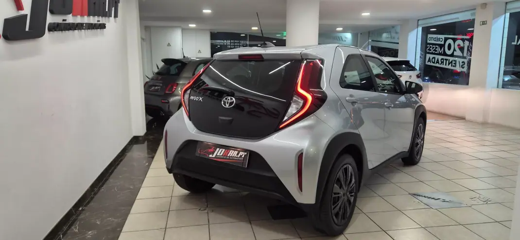 Toyota Aygo X 2023 - 14990 EUR, 63745 km - 63745km - foto 8 de 37