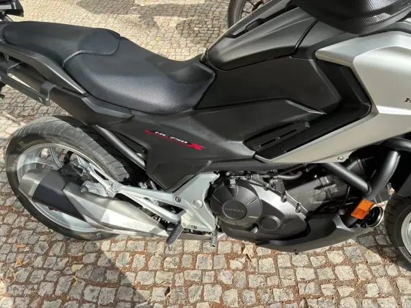 Honda NC750X 2017 - 4850 EUR, 57483 km - AUTO.MOTO.pt - 57483km - foto 6 de 14