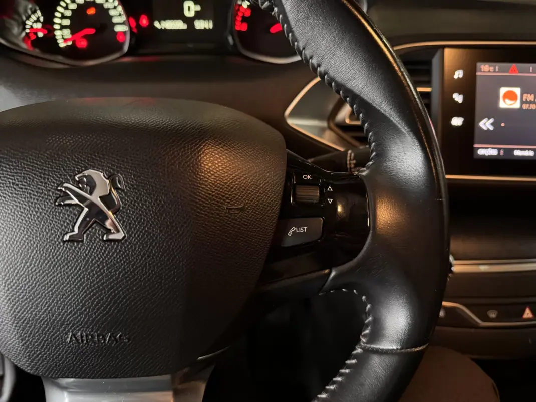 Peugeot 308 SW 2020 - 13490 EUR, 149900 km - AUTO.MOTO.pt - 149900km - foto 22 de 34