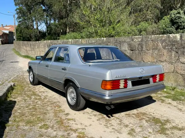 Mercedes-Benz 280 1982 - 11900 EUR, 215000 km - AUTO.MOTO.pt - 215000km - foto 6 de 23