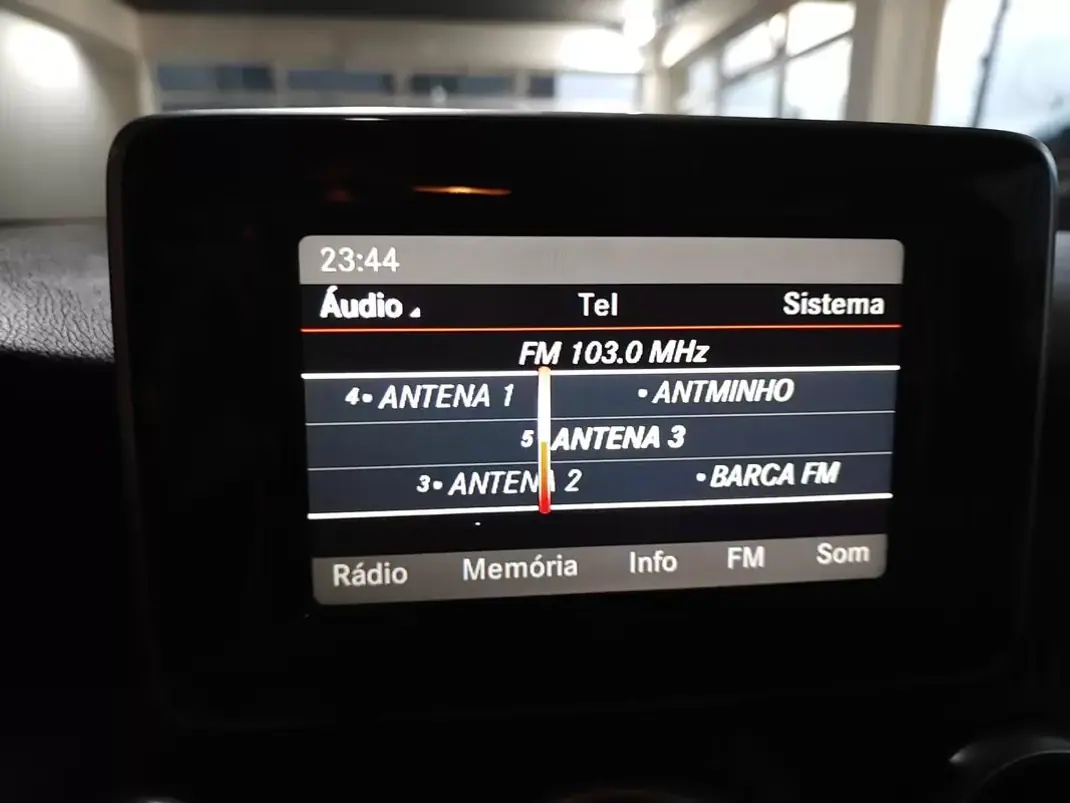 Mercedes-Benz A 180 2013 - 17650 EUR, 96800 km - AUTO.MOTO.pt - 96800km - foto 24 de 31