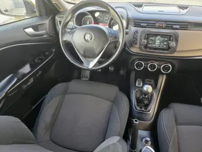 Alfa Romeo Giulietta 2015 - 13500 EUR, 148000 km - AUTO.MOTO.pt - 148000km - foto 43 de 49