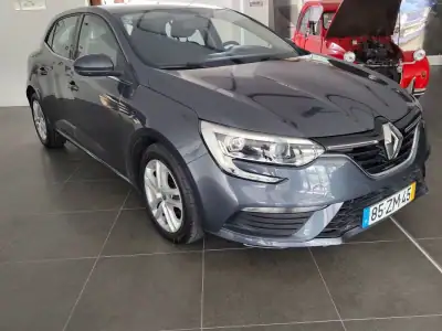 Renault Mégane 2019 - 13490 EUR, 113000 km - AUTO.MOTO.pt - 113000km - foto 9 de 14