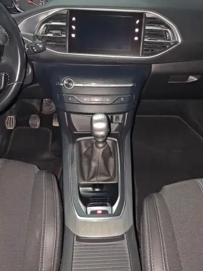 Peugeot 308 SW 2018 - 8990 EUR, 134000 km - 134000km - foto 14 de 26