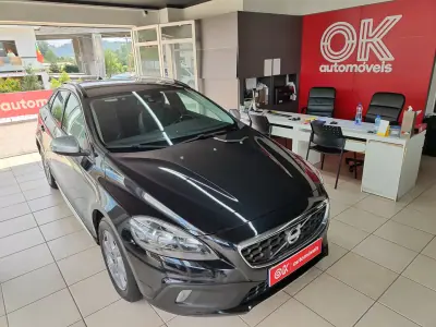 Volvo V40 Cross Country 2014 - 8150 EUR, 211000 km - AUTO.MOTO.pt - 211000km - foto 2 de 35