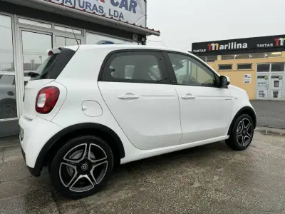 Smart ForFour 2018 - 13890 EUR, 89000 km - AUTO.MOTO.pt - 89000km - foto 7 de 7