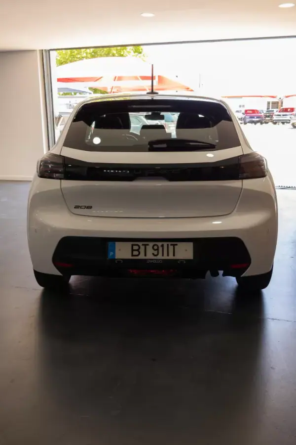 Peugeot 208 2025 - 18300 EUR, 20410 km - AUTO.MOTO.pt - 20410km - foto 7 de 13
