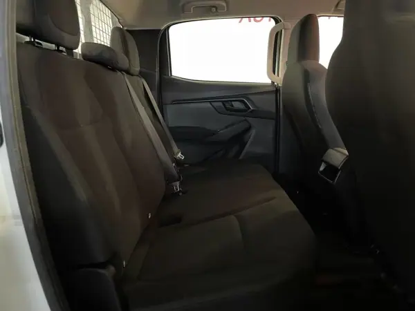 Isuzu 2023 - 32950 EUR, 32000 km - AUTO.MOTO.pt - 32000km - foto 11 de 26