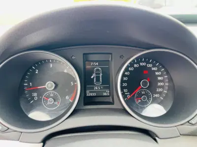 Volkswagen Golf 2012 - 13950 EUR, 32933 km - AUTO.MOTO.pt - 32933km - foto 11 de 12