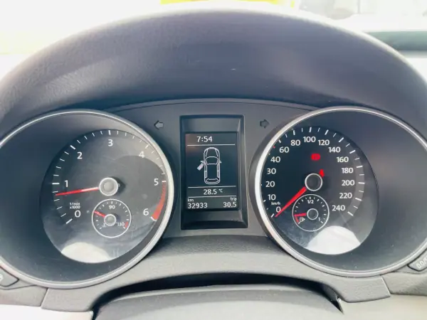 Volkswagen Golf 2012 - 13950 EUR, 32933 km - AUTO.MOTO.pt - 32933km - foto 11 de 12