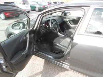 Opel Astra 2011 - 7900 EUR, 213201 km - AUTO.MOTO.pt - 213201km - foto 9 de 11