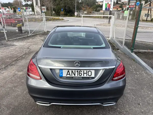 Mercedes-Benz C 180 2016 - 22500 EUR, 183602 km - AUTO.MOTO.pt - 183602km - foto 4 de 10
