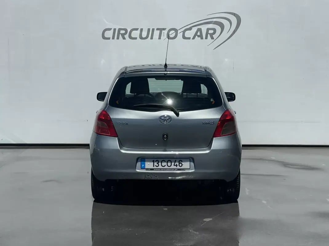 Toyota Yaris 2006 - 5995 EUR, 164755 km - AUTO.MOTO.pt - 164755km - foto 6 de 24