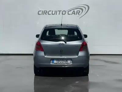 Toyota Yaris 2006 - 5995 EUR, 164755 km - AUTO.MOTO.pt - 164755km - foto 6 de 24