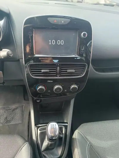 Renault Clio 2017 - 10900 EUR, 135702 km - AUTO.MOTO.pt - 135702km - foto 17 de 22