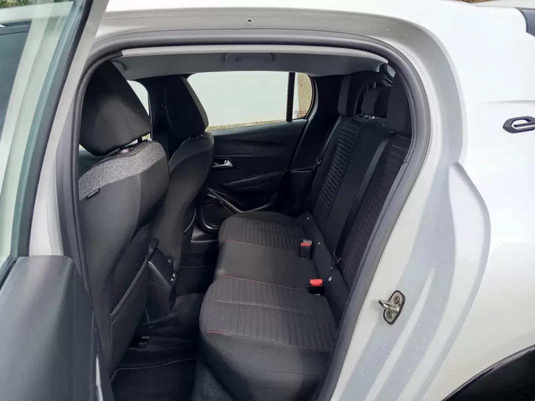 Peugeot e-208 2021 - 14490 EUR, 57700 km - AUTO.MOTO.pt - 57700km - foto 10 de 17