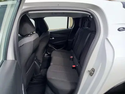 Peugeot e-208 2021 - 14490 EUR, 57700 km - AUTO.MOTO.pt - 57700km - foto 10 de 17