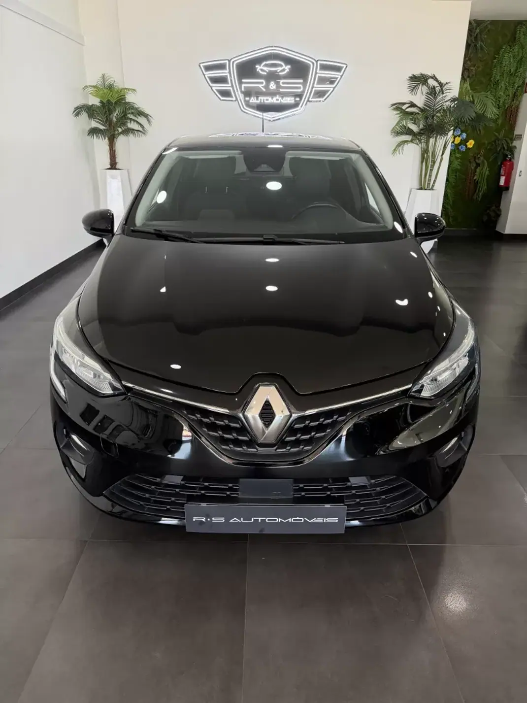Renault Clio 2021 - 14490 EUR, 170000 km - AUTO.MOTO.pt - 170000km - foto 3 de 18