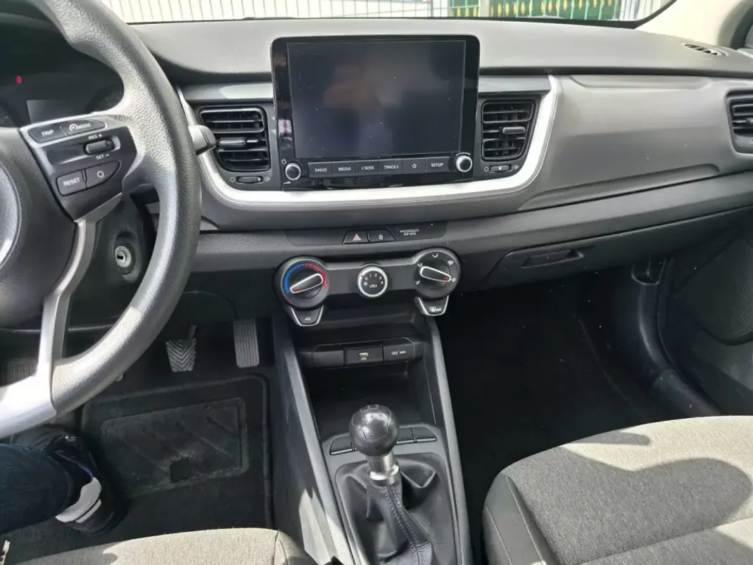 Kia Stonic 2021 - 12950 EUR, 73000 km - AUTO.MOTO.pt - 73000km - foto 4 de 5