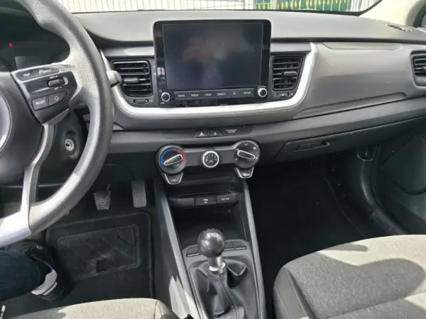 Kia Stonic 2021 - 12950 EUR, 73000 km - AUTO.MOTO.pt - 73000km - foto 4 de 5