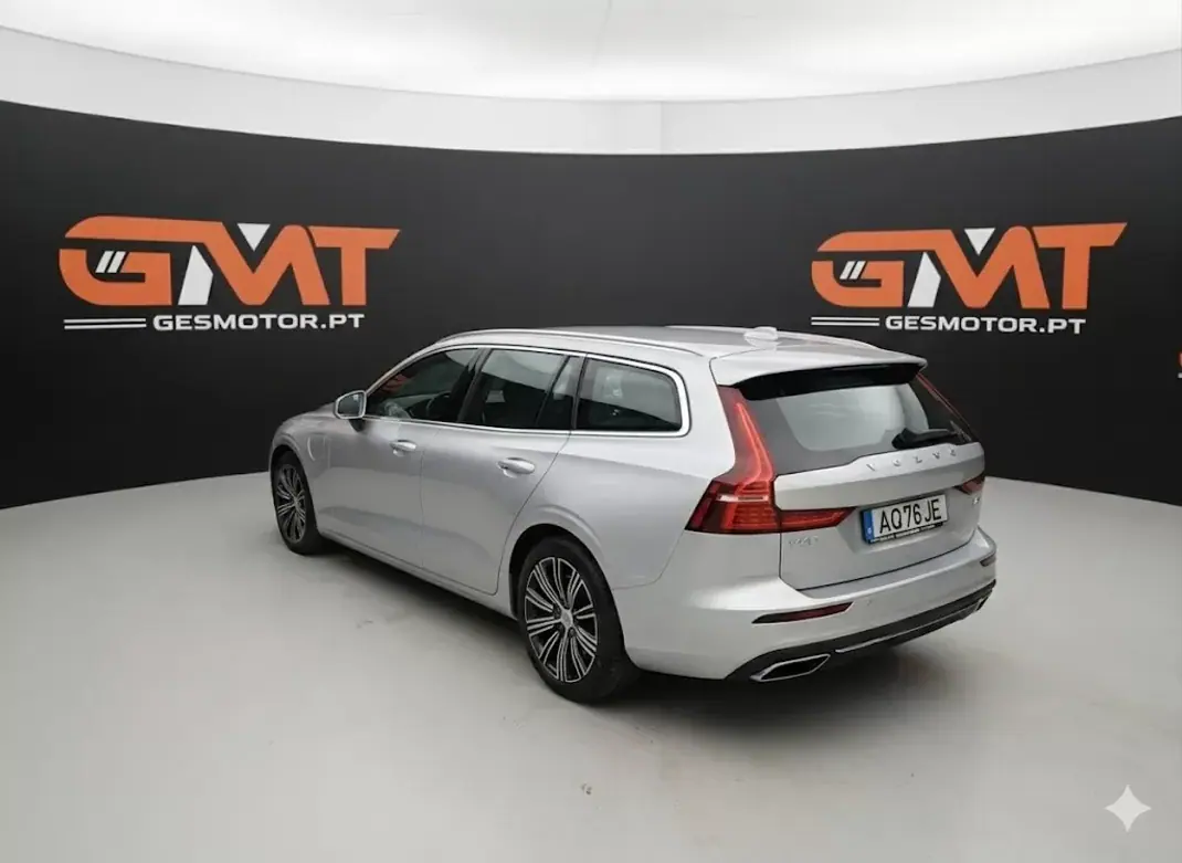 Volvo V60 2022 - 28990 EUR, 99830 km - AUTO.MOTO.pt - 99830km - foto 2 de 17