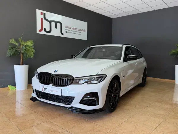 BMW 330e Pack Desportivo M Auto 2022 Hybrid Plug-In