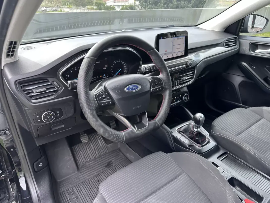 Ford Focus 2018 - 10900 EUR, 100000 km - AUTO.MOTO.pt - 100000km - foto 23 de 56