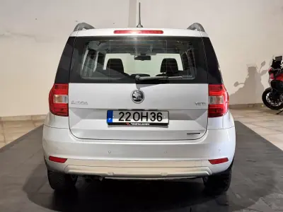 Skoda Yeti 2014 - 11250 EUR, 241409 km - foto 6 de 24