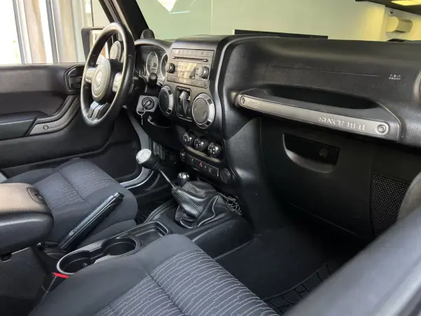 Jeep Wrangler 2014 - 39990 EUR, 115000 km - AUTO.MOTO.pt - 115000km - foto 8 de 54