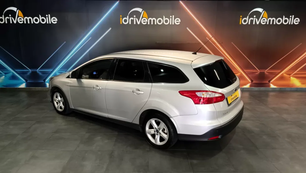 Ford Focus SW 2012 - 7000 EUR, 219147 km - AUTO.MOTO.pt - 219147km - foto 18 de 40
