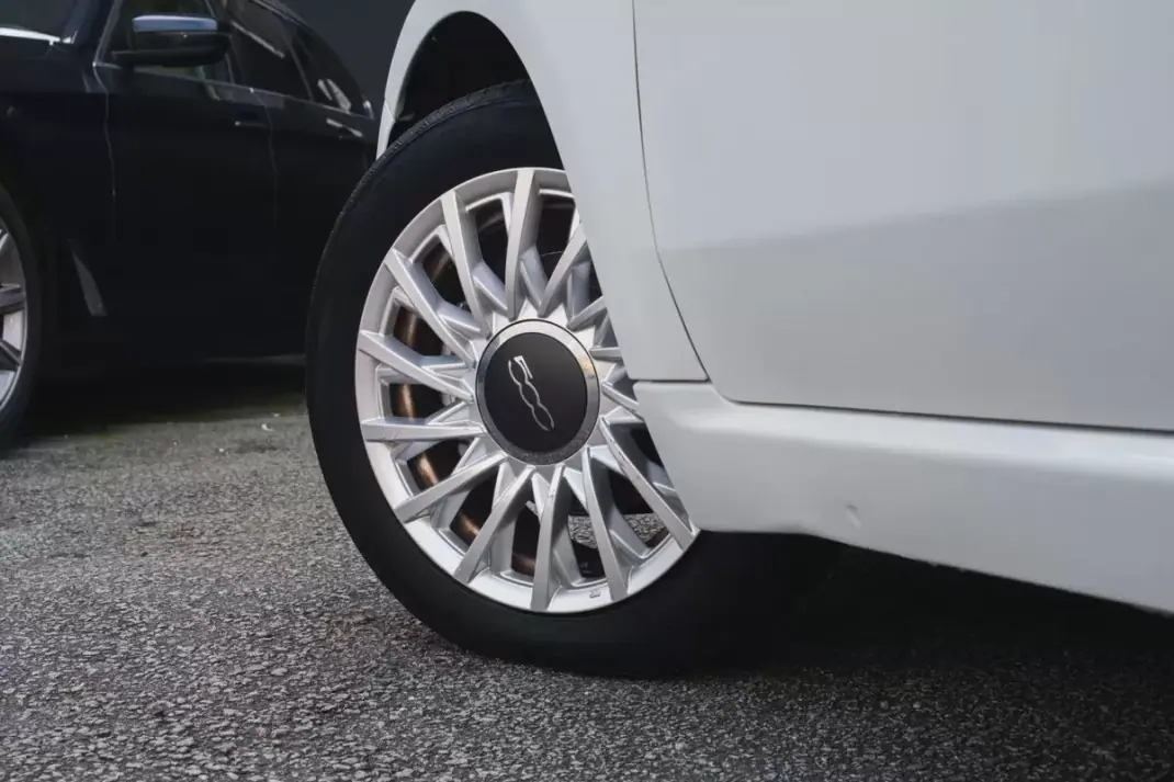 Fiat 500 2021 - 9999 EUR, 108000 km - AUTO.MOTO.pt - 108000km - foto 8 de 28