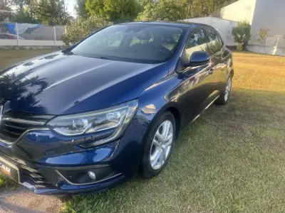 Renault Mégane Coupe 2017 - 14490 EUR, 193200 km - AUTO.MOTO.pt - 193200km - foto 8 de 13