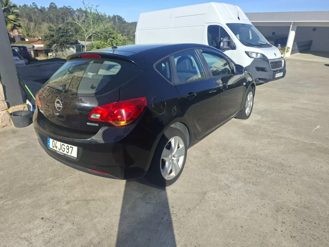 Opel Astra 2010 - 4760 EUR, 250168 km - AUTO.MOTO.pt - 250168km - foto 15 de 15