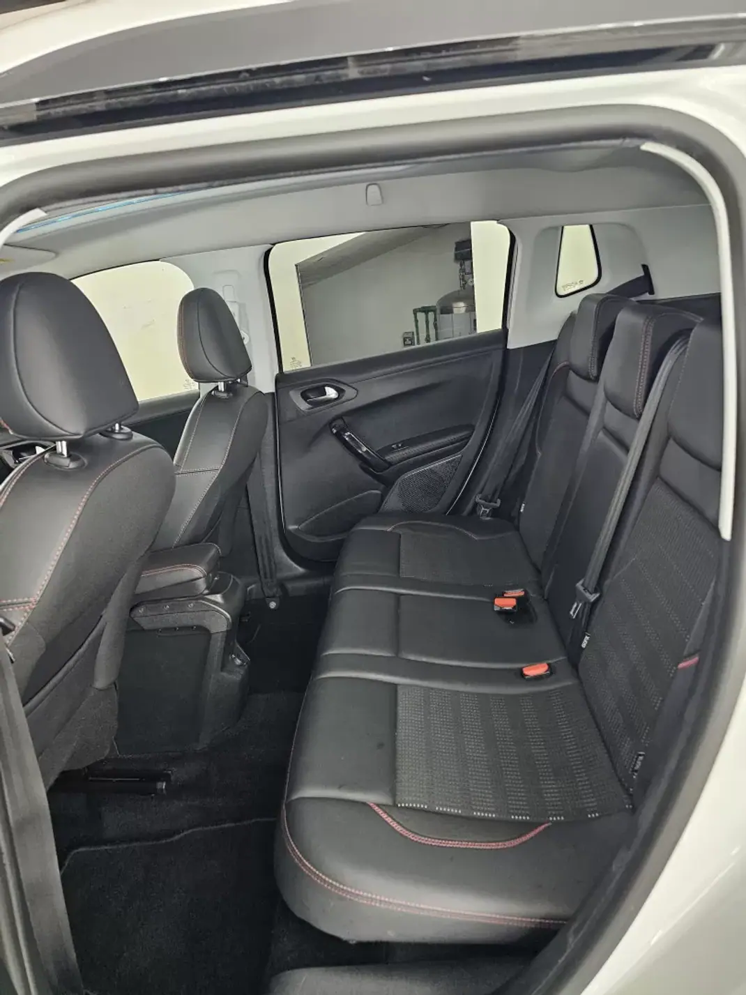 Peugeot 2008 2019 - 12850 EUR, 138694 km - AUTO.MOTO.pt - 138694km - foto 26 de 35