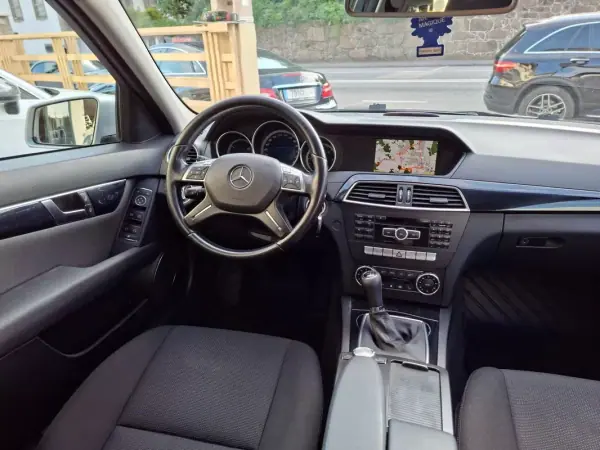 Mercedes-Benz C 200 2011 - 11500 EUR, 221260 km - AUTO.MOTO.pt - 221260km - foto 26 de 32