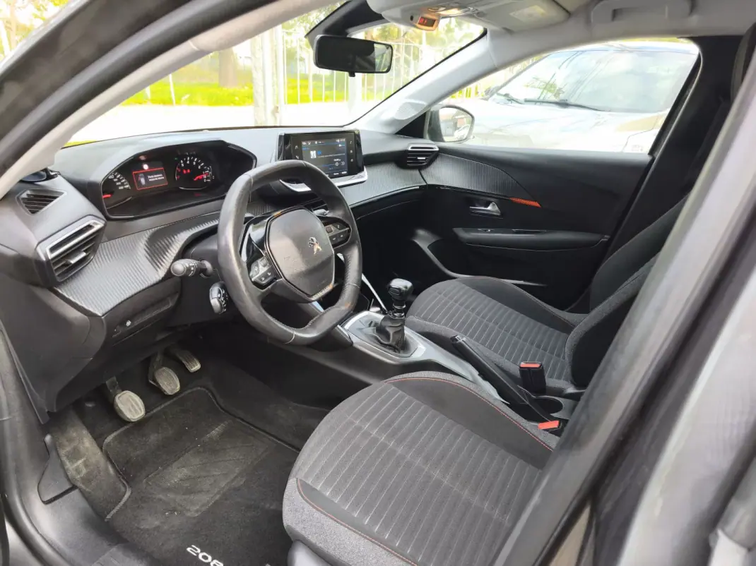 Peugeot 208 2023 - 17900 EUR, 91000 km - AUTO.MOTO.pt - 91000km - foto 7 de 11