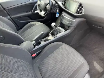 Peugeot 308 SW 2017 - 10900 EUR, 176200 km - AUTO.MOTO.pt - 176200km - foto 10 de 15
