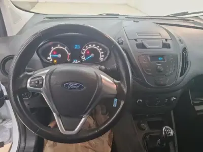 Ford Transit Courier 2020 - 10990 EUR, 129167 km - AUTO.MOTO.pt - 129167km - foto 28 de 52