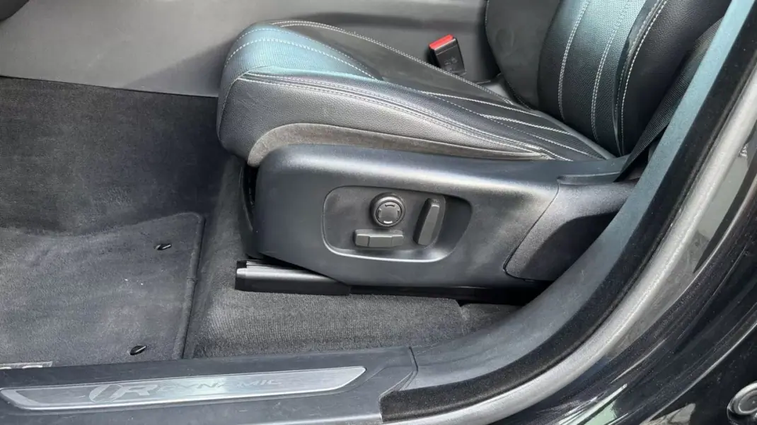 Land Rover Range Rover Velar 2019 - 37500 EUR, 96232 km - AUTO.MOTO.pt - 96232km - foto 16 de 31