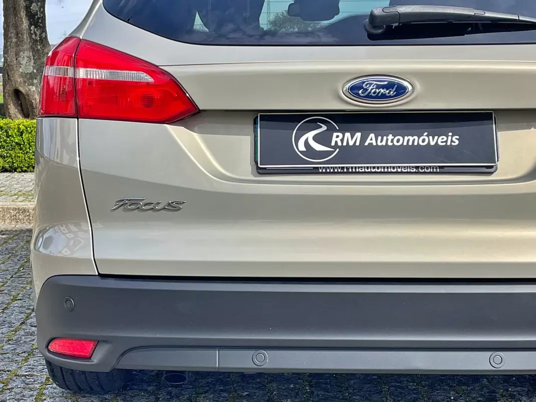Ford Focus SW 2017 - 7750 EUR, 243000 km - AUTO.MOTO.pt - 243000km - foto 16 de 39