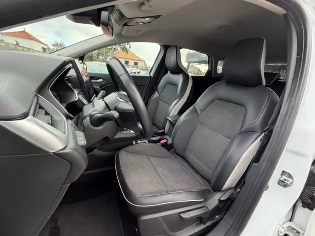 Renault Captur 2022 - 16900 EUR, 84100 km - AUTO.MOTO.pt - 84100km - foto 11 de 12