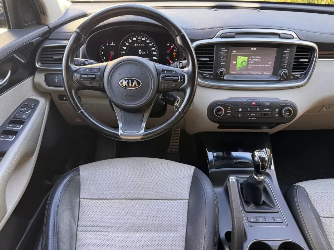 Kia Sorento 2015 - 16000 EUR, 175000 km - AUTO.MOTO.pt - 175000km - foto 9 de 22