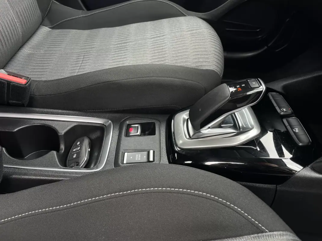 Opel Corsa-e 2020 - 13995 EUR, 61844 km - AUTO.MOTO.pt - 61844km - foto 20 de 40