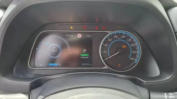 Nissan Leaf 2018 - 12890 EUR, 62000 km - AUTO.MOTO.pt - 62000km - foto 36 de 45