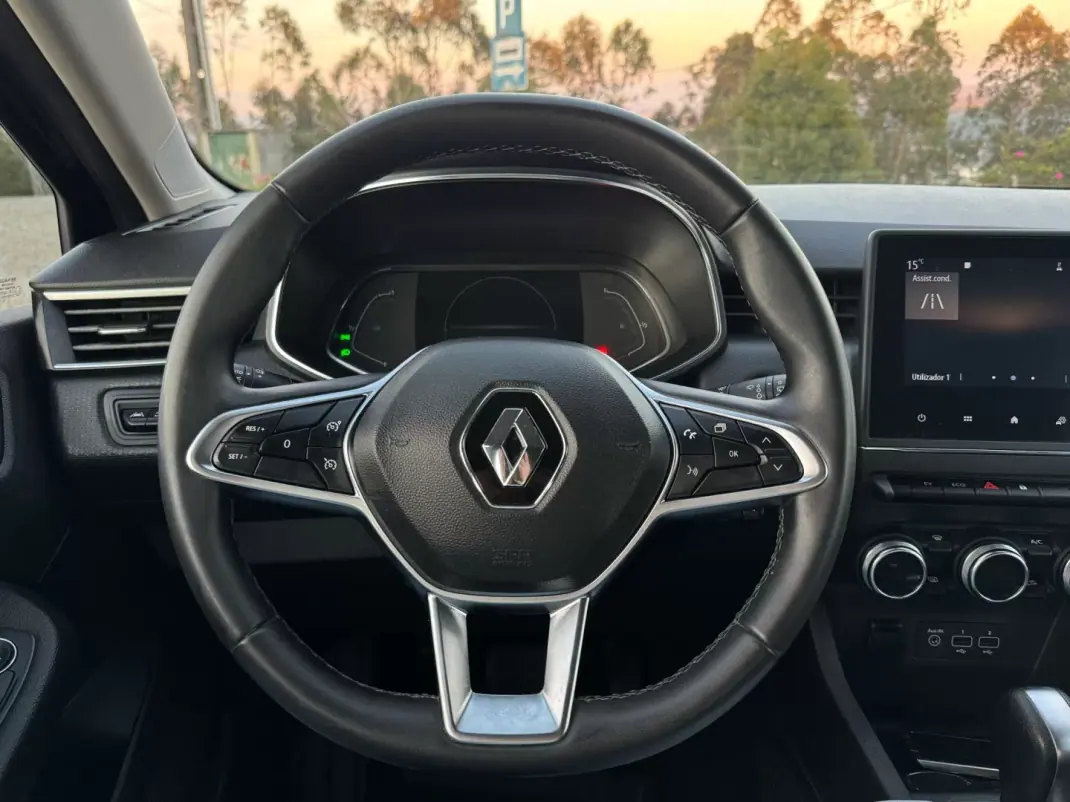 Renault Clio 2021 - 16500 EUR, 125000 km - AUTO.MOTO.pt - 125000km - foto 7 de 13