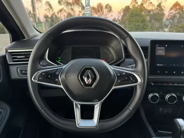Renault Clio 2021 - 15500 EUR, 125000 km - AUTO.MOTO.pt - 125000km - foto 7 de 13