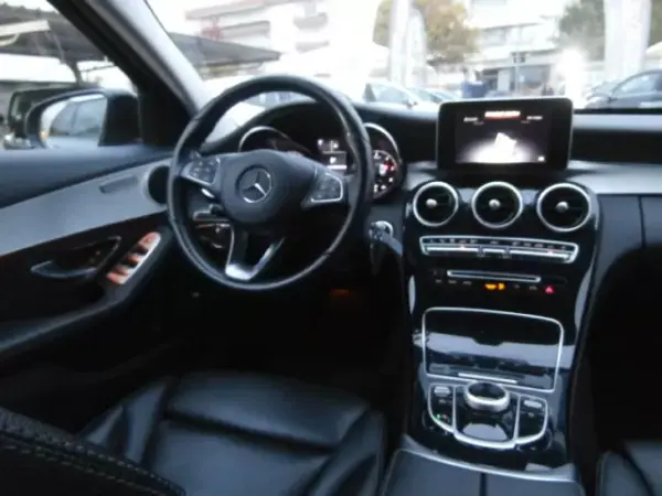 Mercedes-Benz C 180 2017 - 24900 EUR, 141265 km - AUTO.MOTO.pt - 141265km - foto 14 de 40