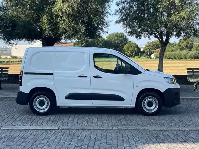Citroën Berlingo 2021 - 12300 EUR, 118000 km - AUTO.MOTO.pt - 118000km - foto 5 de 38
